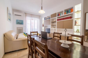 Università & Stazione Airy Apartment with parking